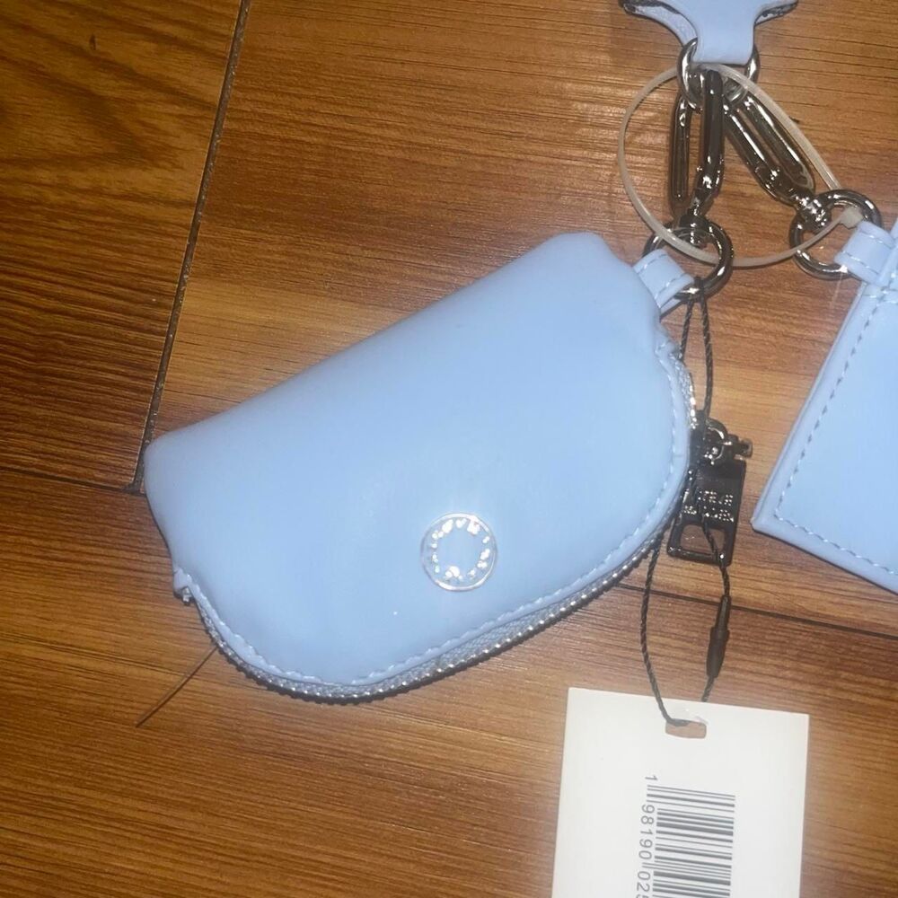 Steve Madden Coin Pouch Card Case Keychain with Wristlet NWT - Picture 3 of 4